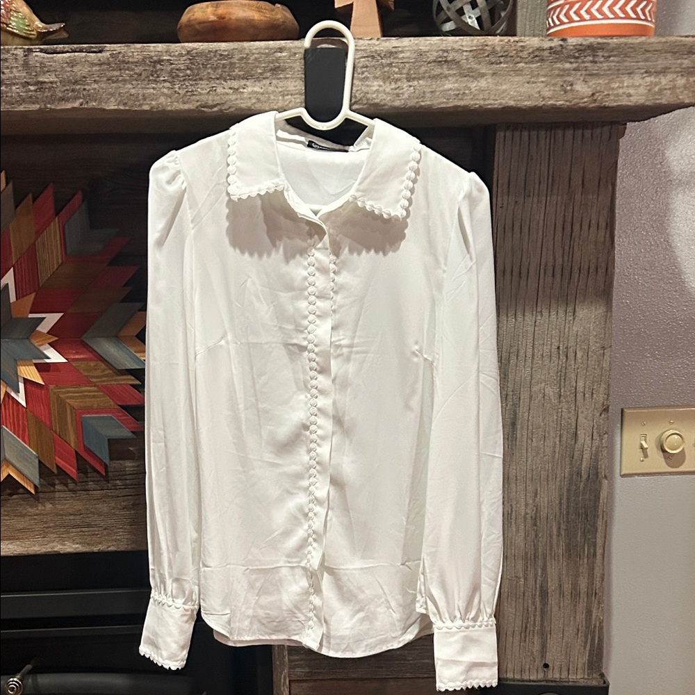 Elegant White Blouse with Scalloped Collar